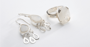 tina-scott-collections-jewellery-sterling-silver-freshwater-pearls-semiprecious-stones-handmade-gemstone-jewellery-homepage-2-300